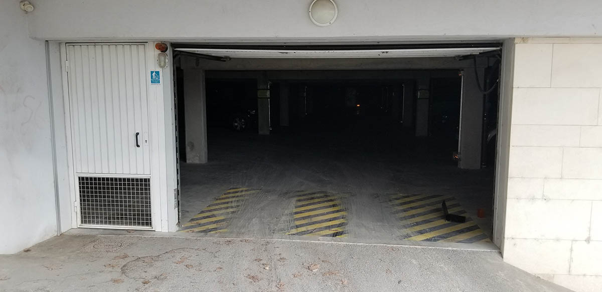 Accès parking sécurisé — Crèche d'Éguilles