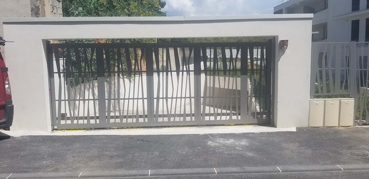 Portes de garage battantes — résidence